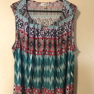 Women’s short sleeve top.